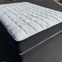Queen Royal Bamboo Supreme Mattress and Boxspring!