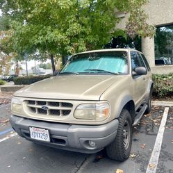 2000 Ford Explorer