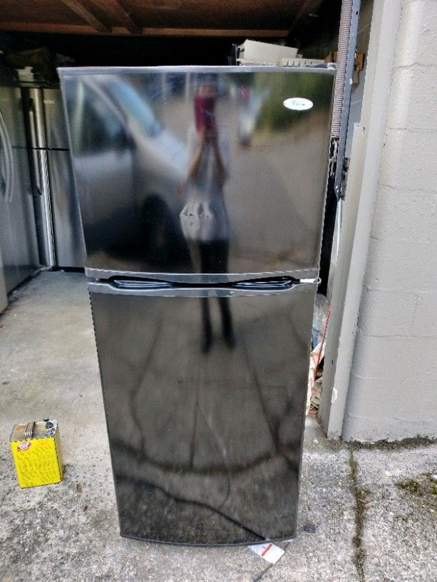 Kenmore Black Apartment Size Refrigerator,- Can Deliver