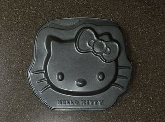 Hello Kitty Lot - Metal 3-D Cake Pan & Little Girl's Purse