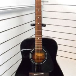 YAMAHA DREADNAUGHT ACOUSTIC GUITAR