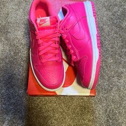 Nike Dunk Low “ Hyper Pink” Size 9 Womens (7.5y)
