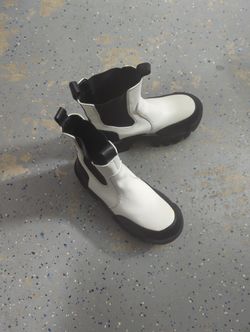 Chelsea boots with a chunky lug sole. Size 8.5