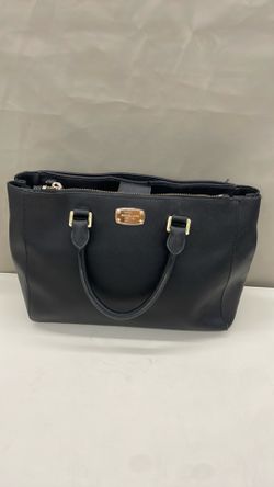 Michael Kors purse. Item No 839. (Shopgoodwill))