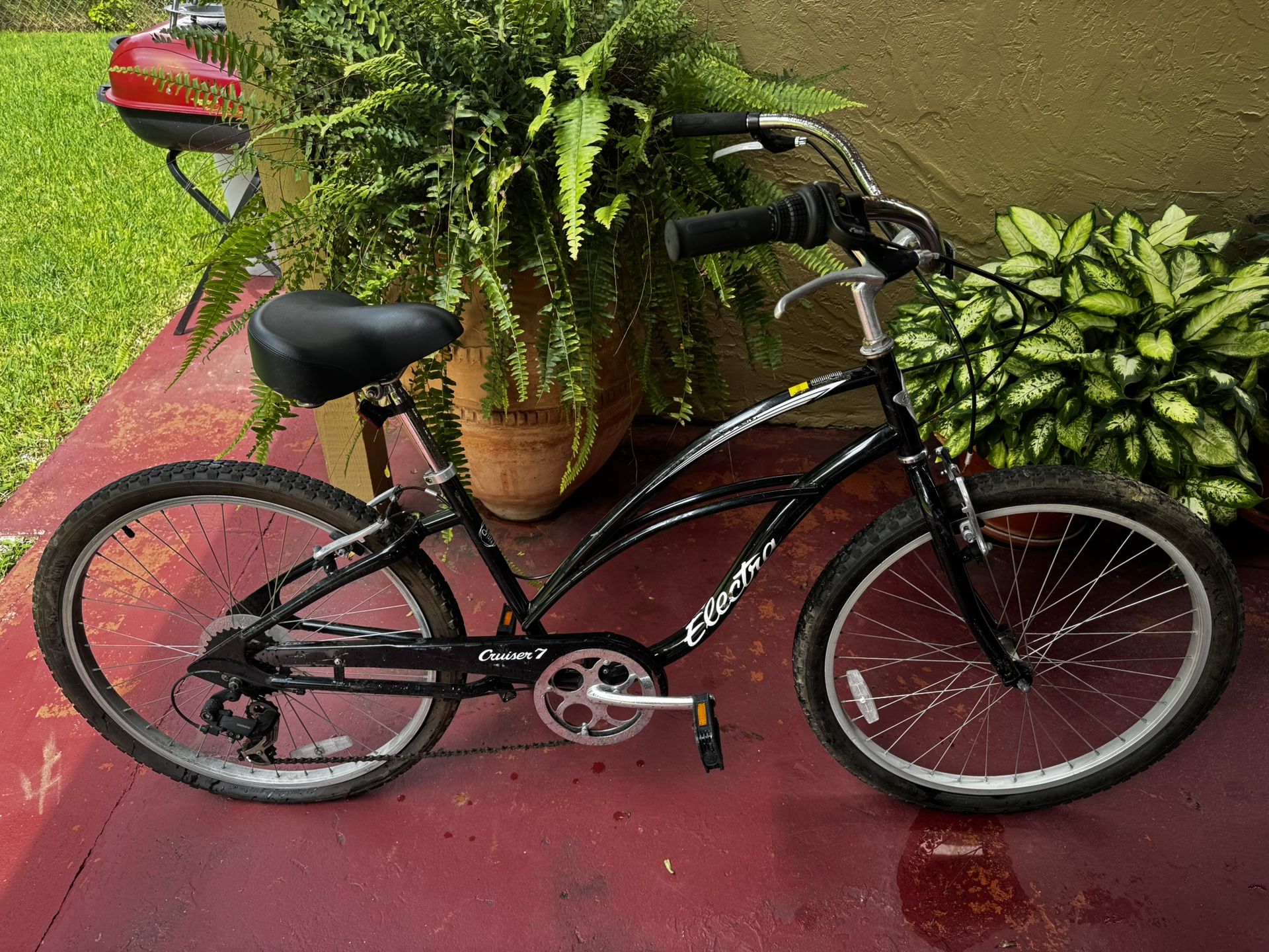 Womans Bicycle (MAKE AN OFFER)