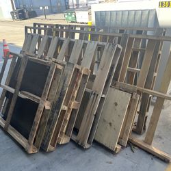 Free oversized and large wooden pallets