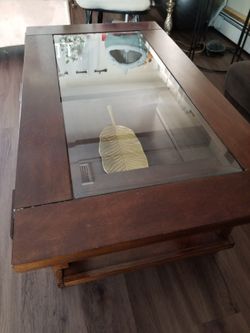 Livingroom Cocktail Table 