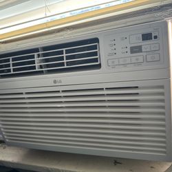 LG LW1017ERSM1 smart window A/C (10,000 BTU, Wi-Fi, Alexa/Google).