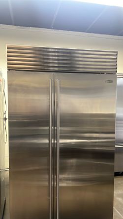SUB ZERO 48”WIDE BUILT IN REFRIGERATOR STAINLESS STEEL