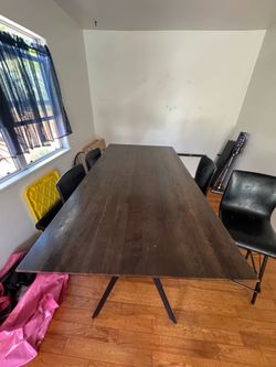 Dinning table seats 6