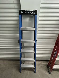 Louisville 225 lb Fiberglass Step Ladder