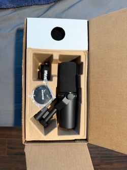 Shure SM7B Cardioid Dynamic Vocal Microphone