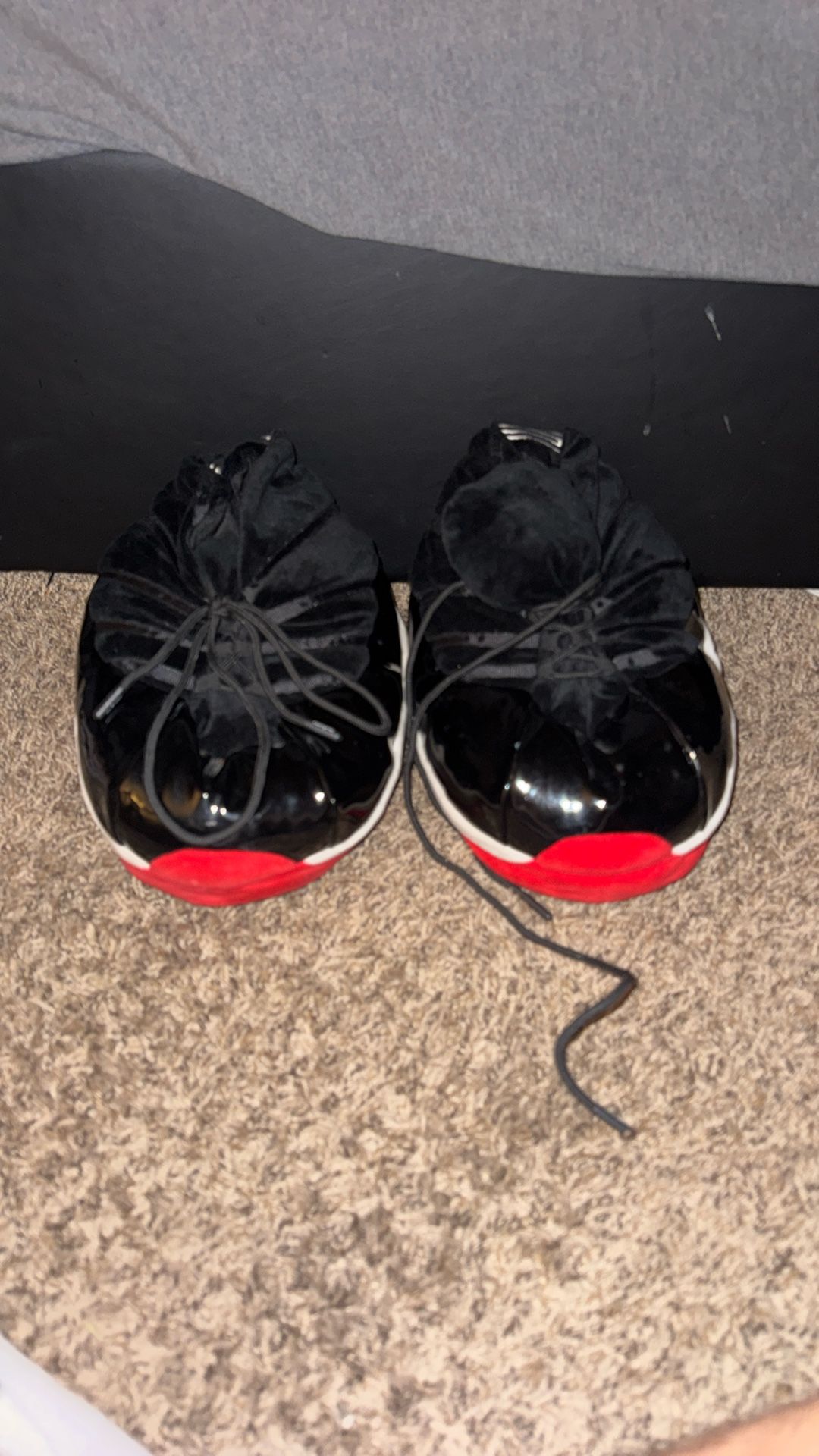 Jordan 11 Bred Plush Slippers/ Size 11-13.5 mens 