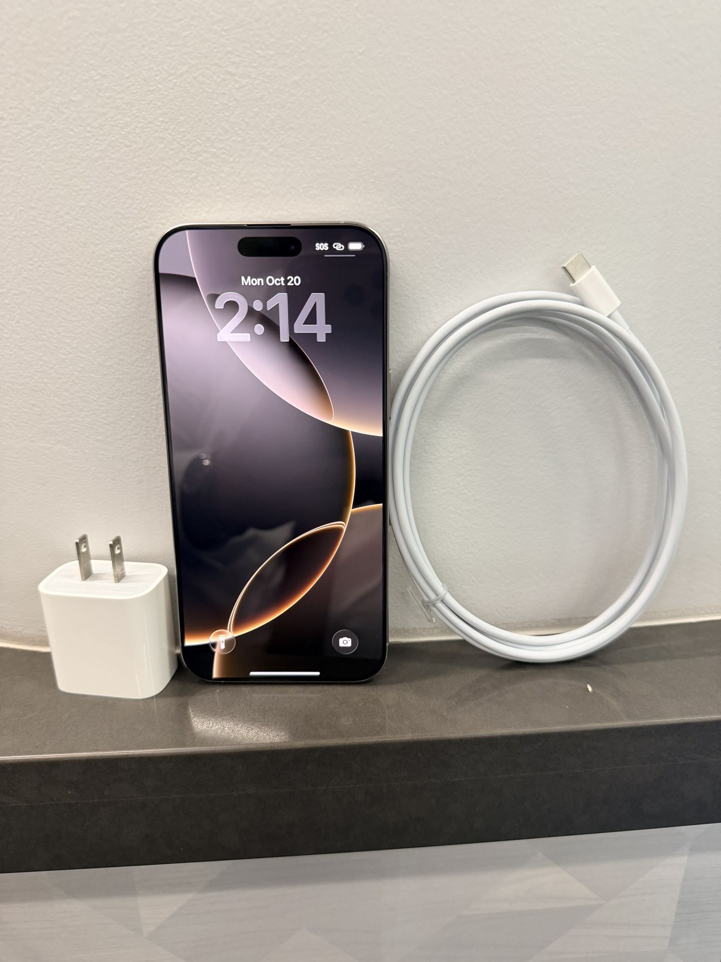 IPhone 16 Pro Max 256 GB,! 100% Battery Health. (AT&T Or Cricket). Hablo Espanol.