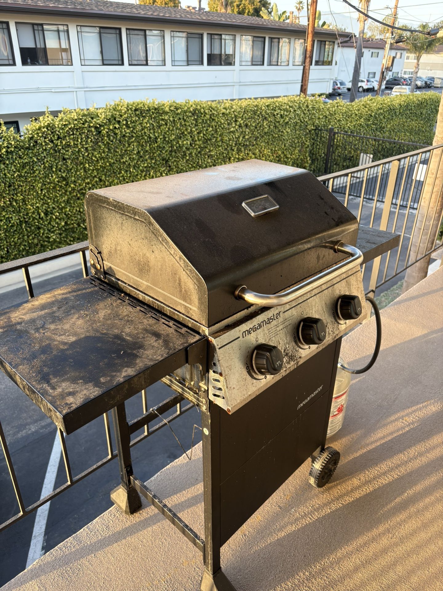 MegaMaster Grill