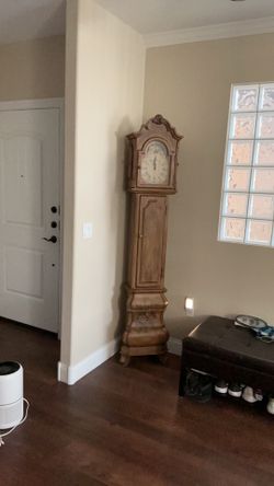 Battery operated clock