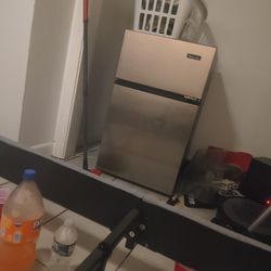 Mini Fridge 
