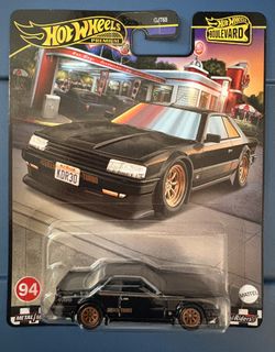 Hot Wheels Premium Boulevard #94 Nissan Skyline RS (KDR30)