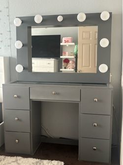 Dimmable Hollywood Vanity