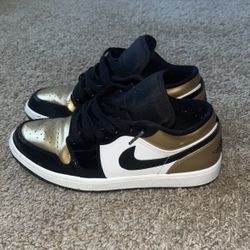 Jordan 1 Low Gold Toe
