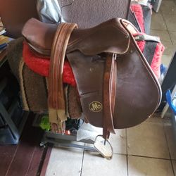     Jumping  Saddle