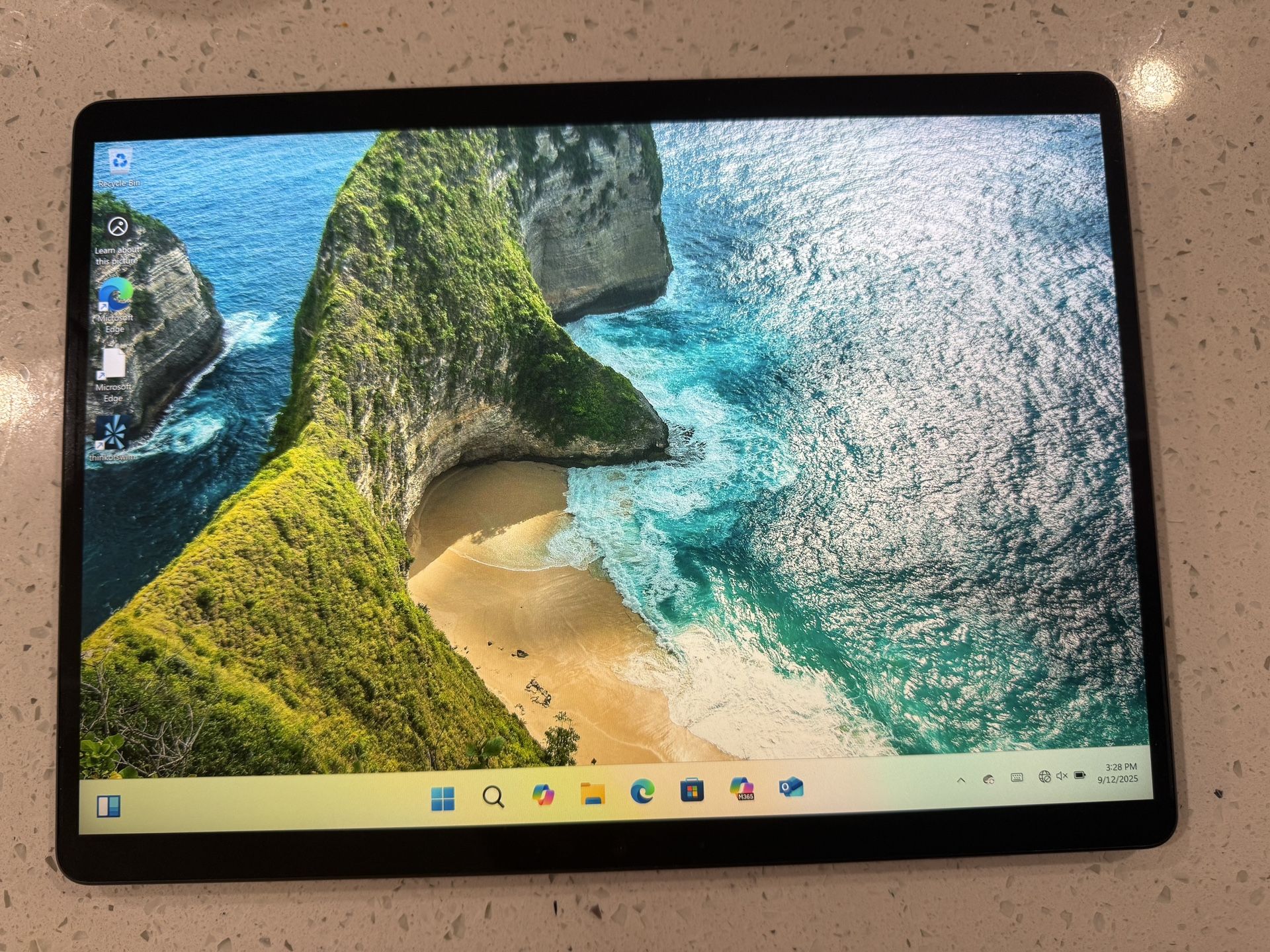 2022 Microsoft - Surface Pro 9 - 13" TouchScreen -