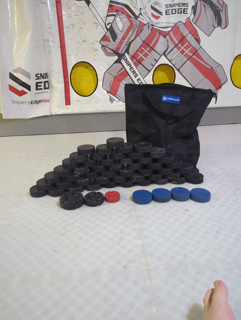 Hockey Pucks (50) w/ Bag