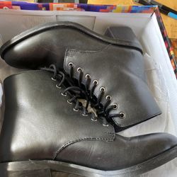 Genuine leather customer gave them to me brand new