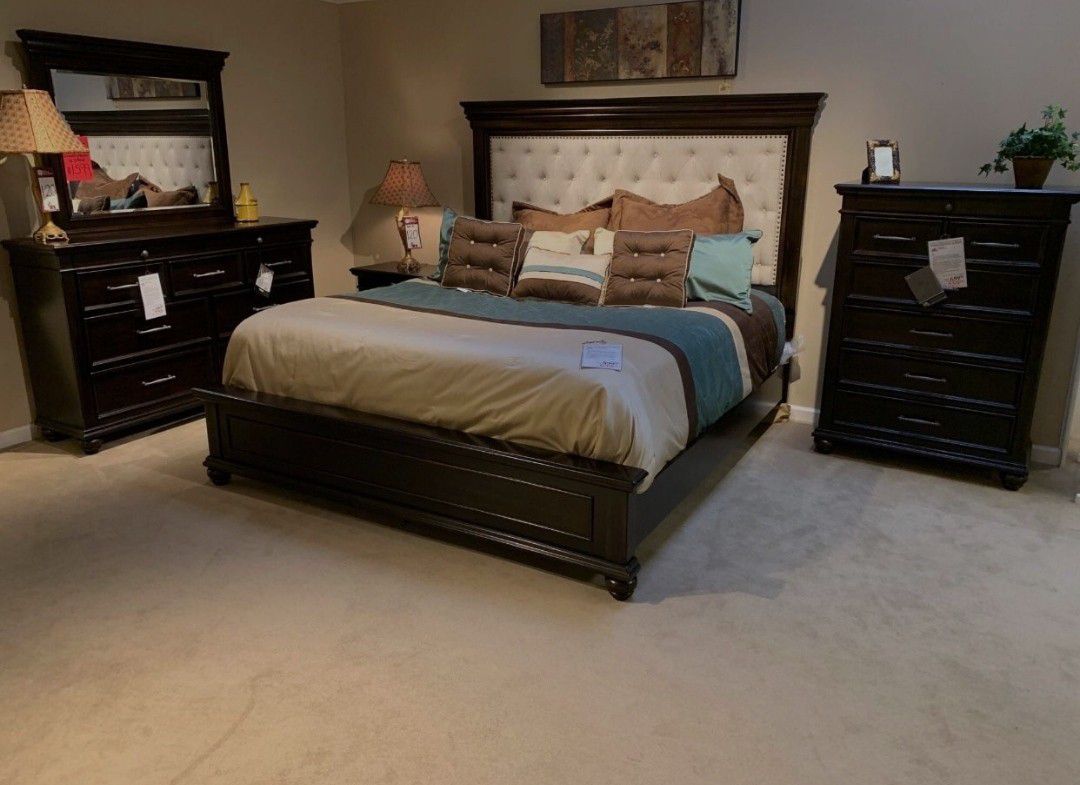 Brand New • Brynhurst 6️⃣ Piece King Bedroom Set/Dark Brown$ $39 Down Payment with Financing