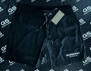 Burberry short size L