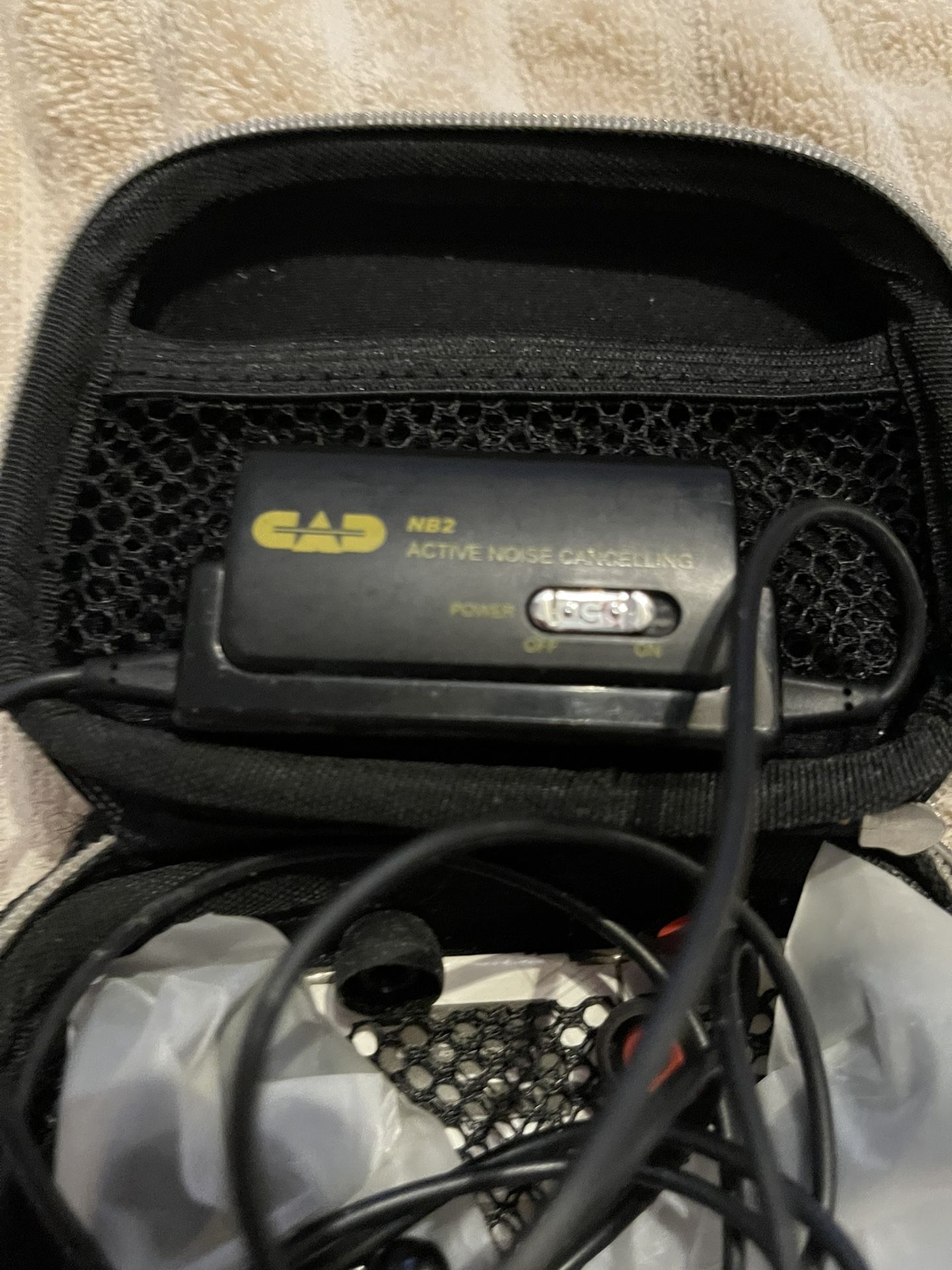 CAD NB2 Noise-Cancelling Earphones Black In Good preowned Condition See Pictures 