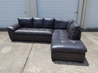 Sofa set two pieces very comfy and clean