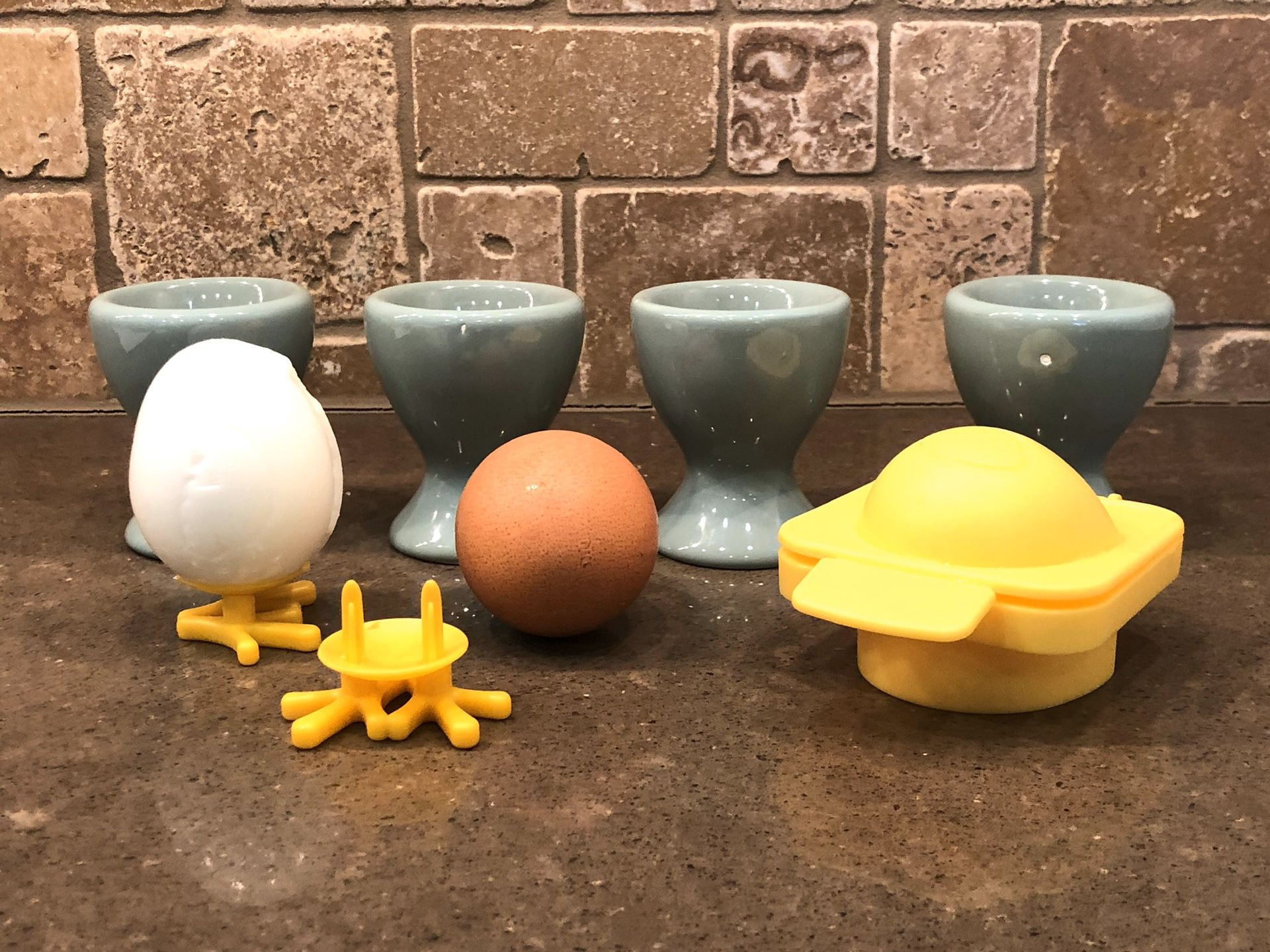 EGG CUPS - AND A CHICKIE EGG MOLD WITH FEET! - SPRING TIME FEVER