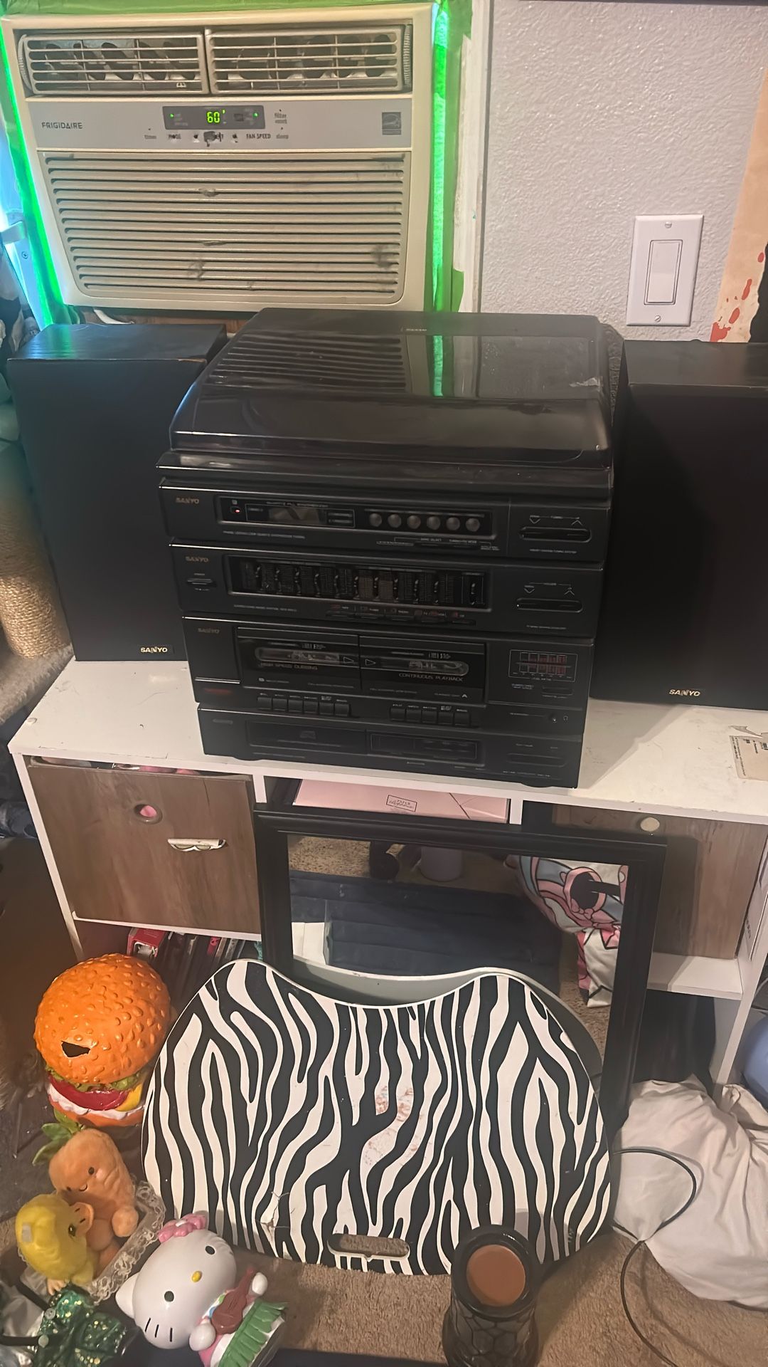 Sanyo READ DESCRIPTION PLEASE!!!!