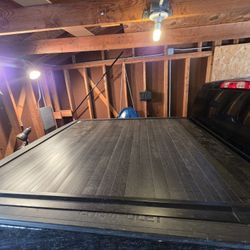 Gator Retractable Tonneau  Bed Cover