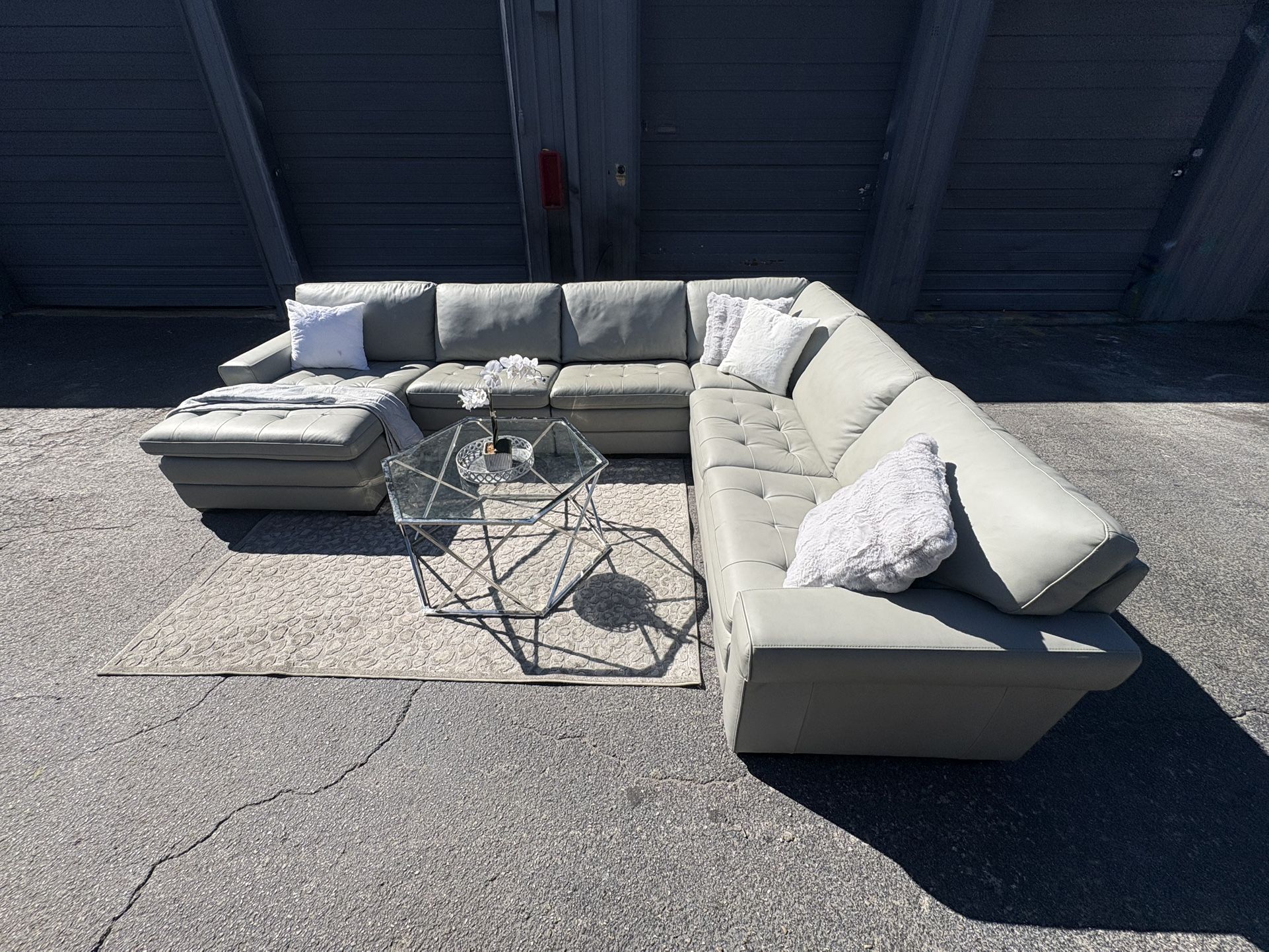 Sectional/couch/sofa,Teale,Leather, brand: Havertys, Delivery Available π