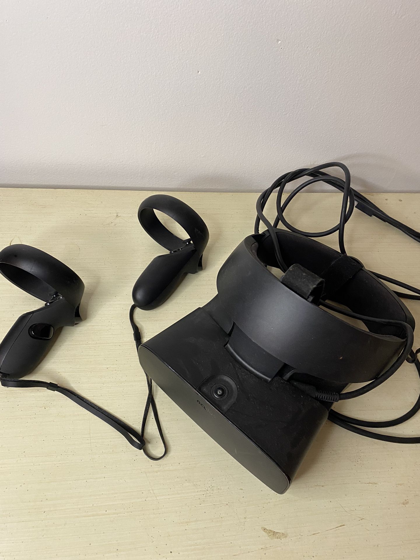 Oculus Headset and Hand controllers