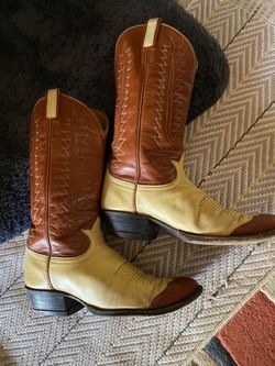 Tony Lama cowboy boots fits 8 1/2 and nine