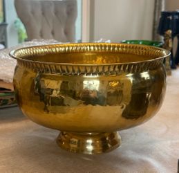 Large Vintage Hammered Brass Pedestal Bowl with a Decorative Rim