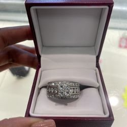 14k White Gold Diamond Ring! 