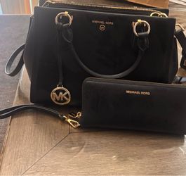 New Michael Kors purse and matching wallet