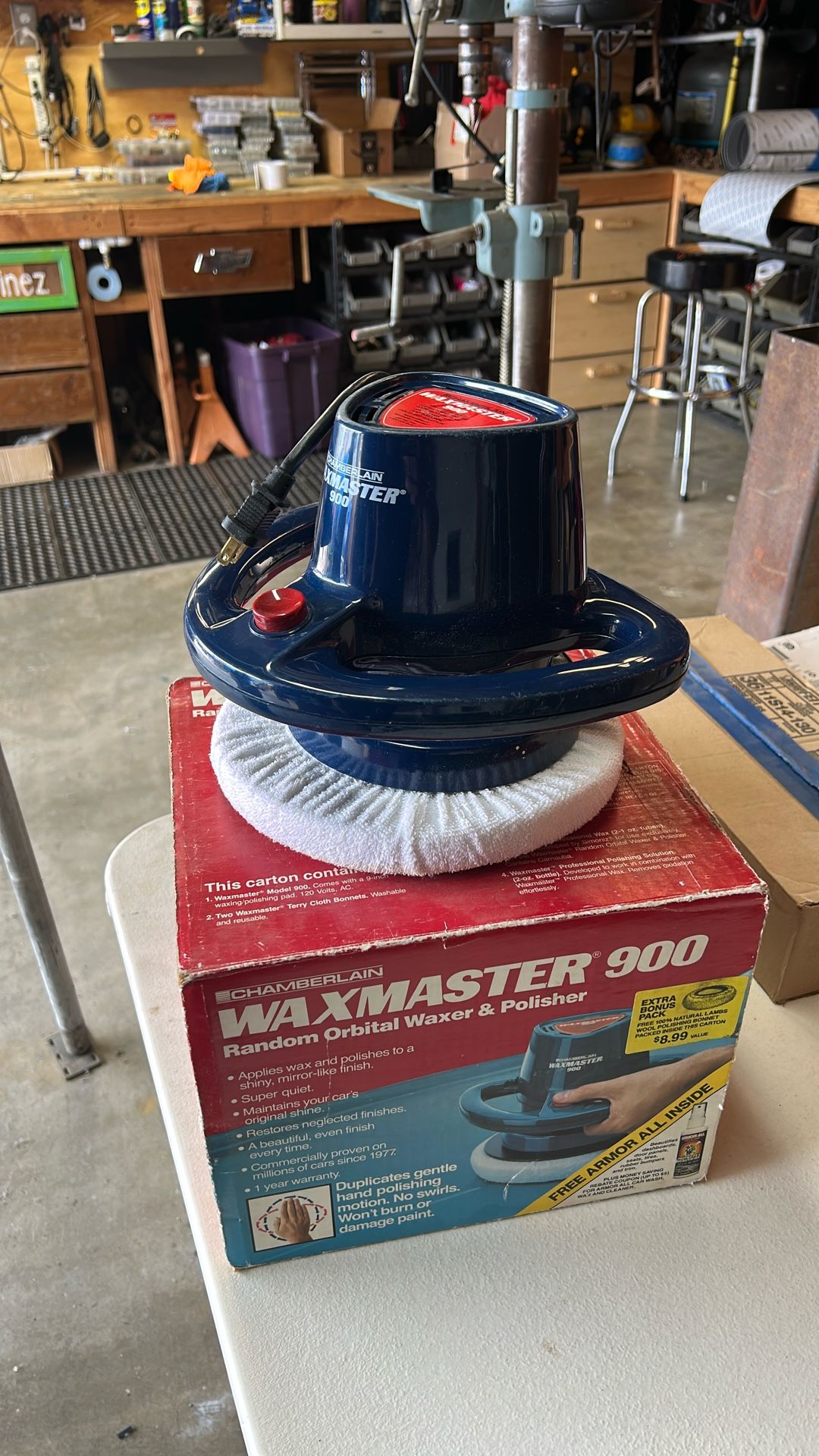 Orbital waxer and polisher