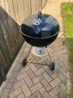 Weber Kettle Charcoal Grill