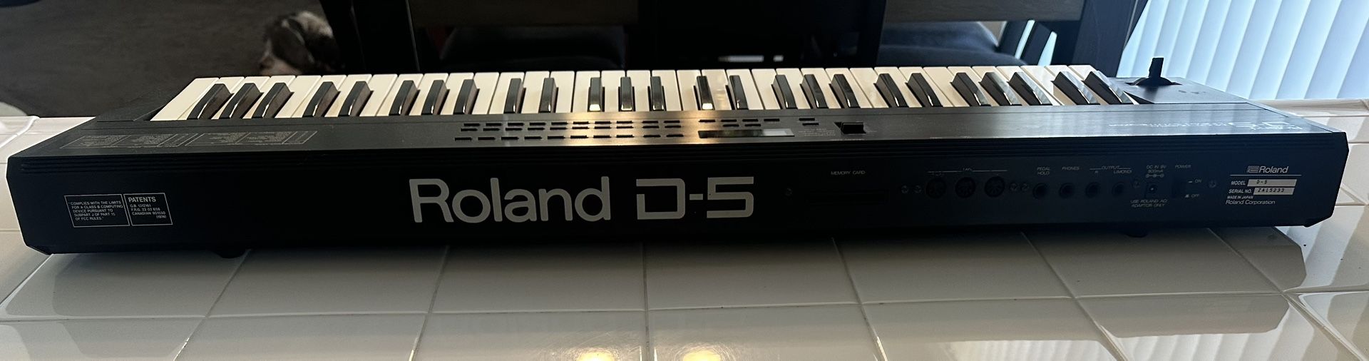 Roland D-5 Synthesizer