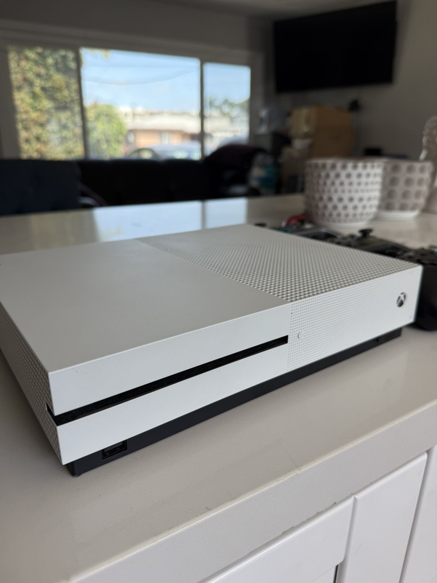 Xbox One (Three Controllers)