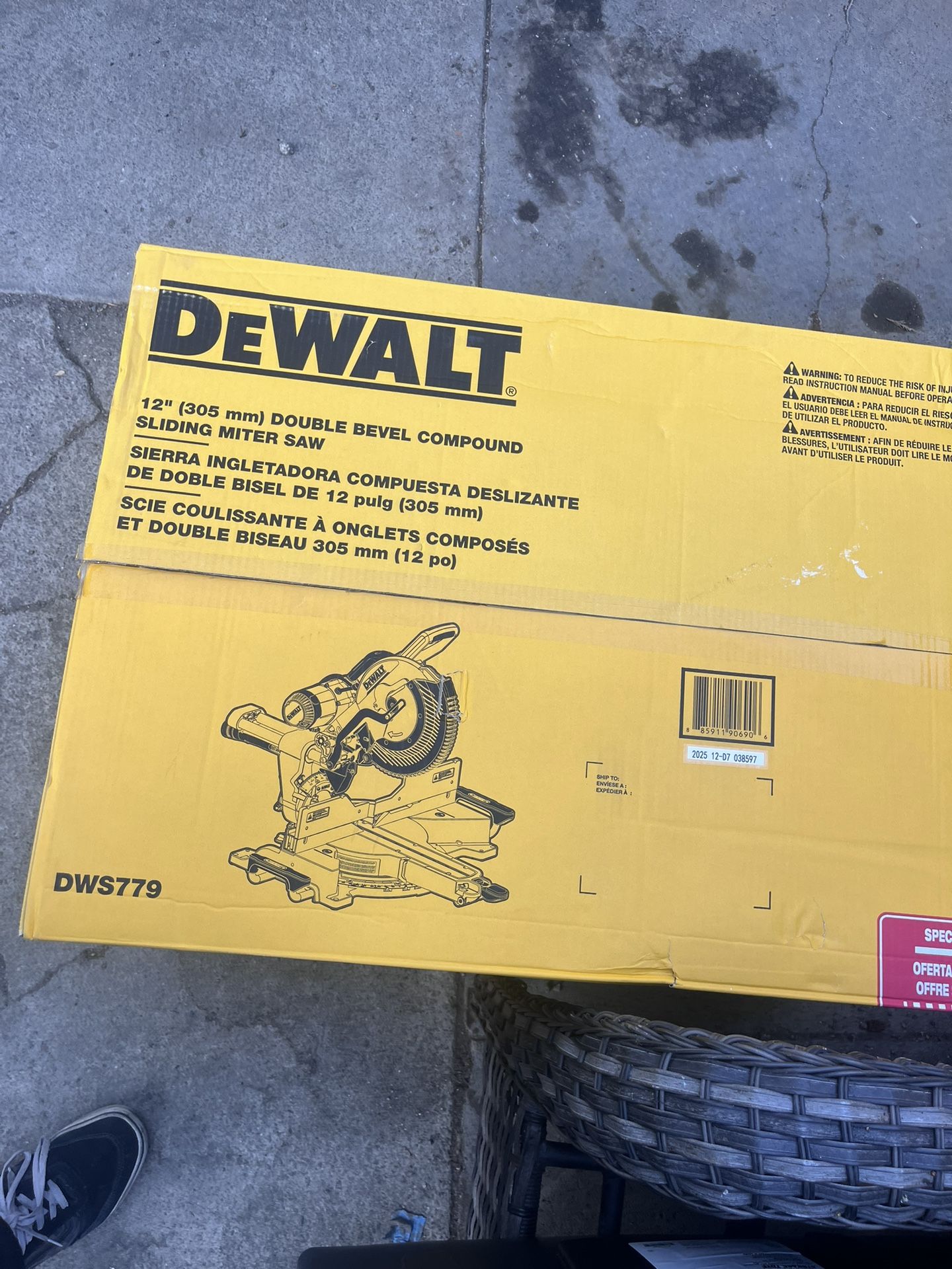 Dewalt 12" (305 mm) DOUBLE BEVEL COMPOUND SLIDING MITER SAW