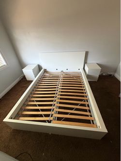 Bedroom set bed and two nightstands