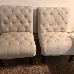 Sofá And Two Chairs 