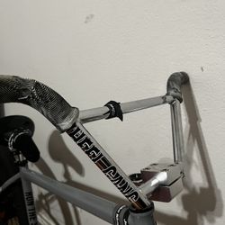 2WG Trade For Chrome Oaklands