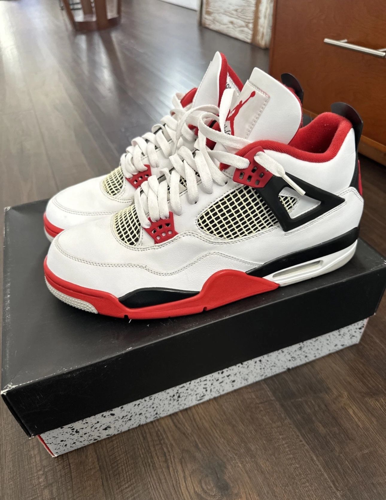 Jordan 4 Fire Red